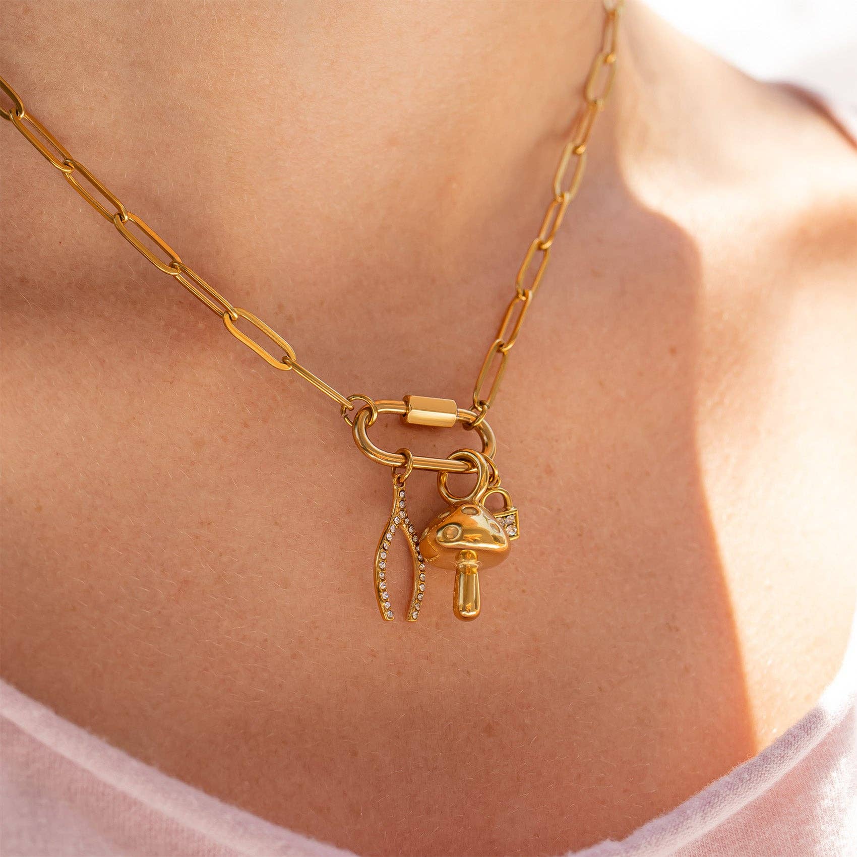 18K Gold PVD Paperclip Carabiner Necklace: Gold / 16+2"
