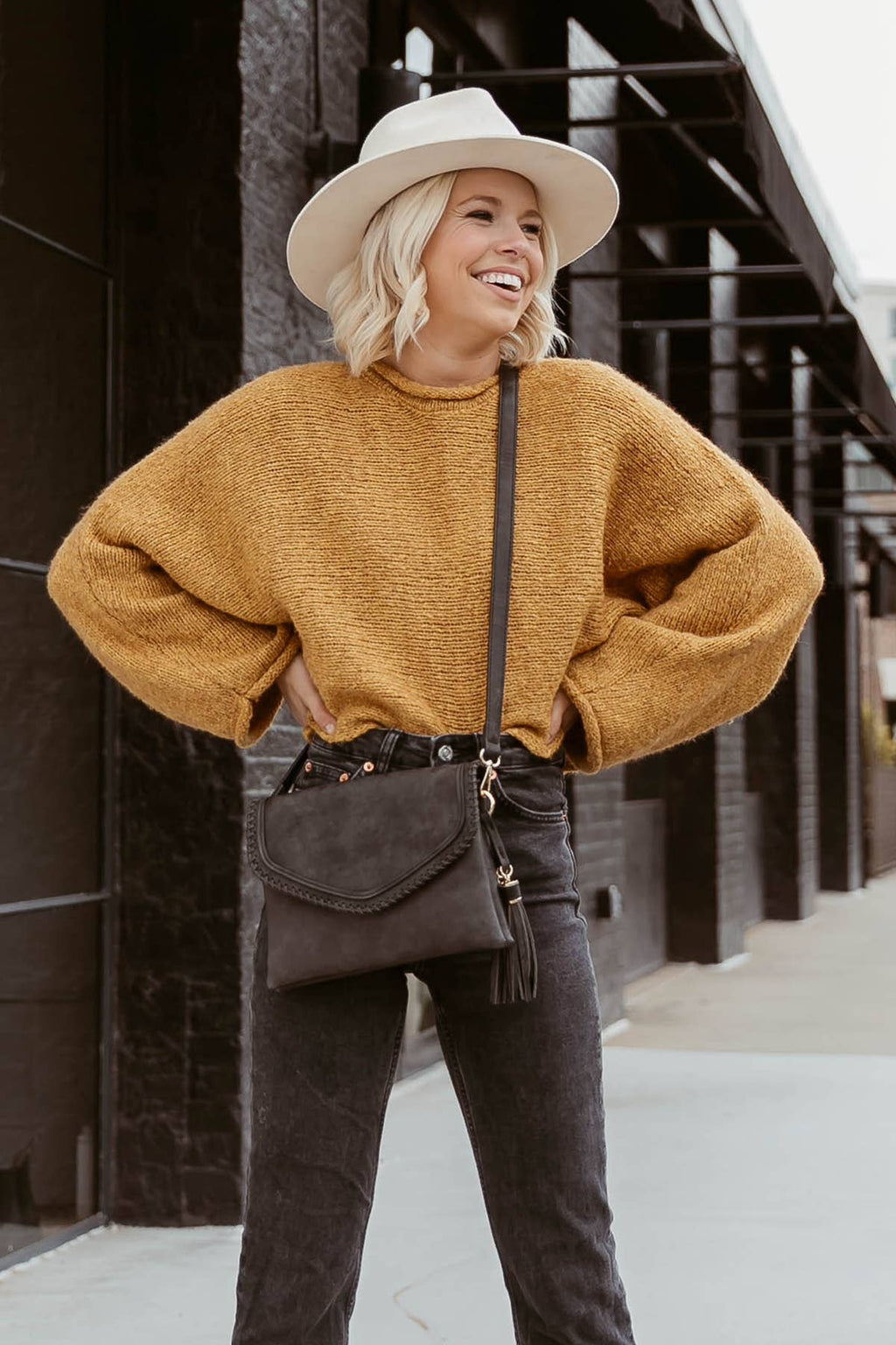 Sloane Flapover Crossbody w/ Whipstitch and Tassel | M1802A : Powder Blue