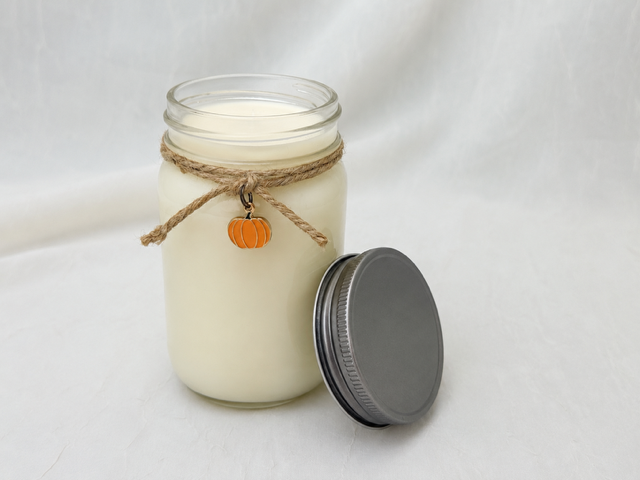 Mason Jar Candle with Pumpkin Charm: White Pumpkin Spice